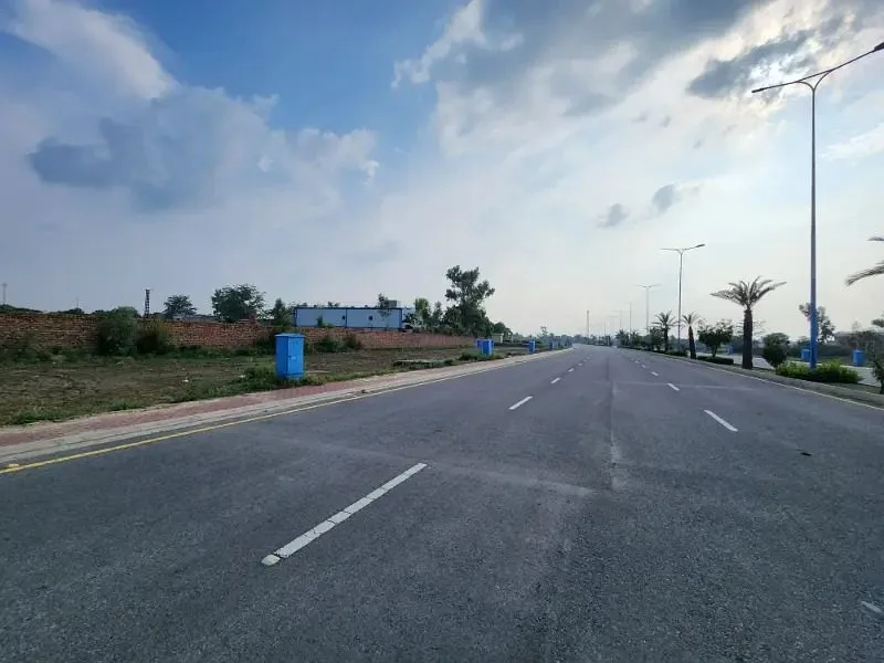 5.33 Marla 150 feet Main Boulevard Opan form Plot Available For Sale Bahria Nasheman Lahore — photo 3
