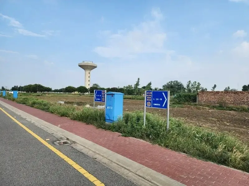 5.33 Marla 150 feet Main Boulevard Opan form Plot Available For Sale Bahria Nasheman Lahore — photo 5