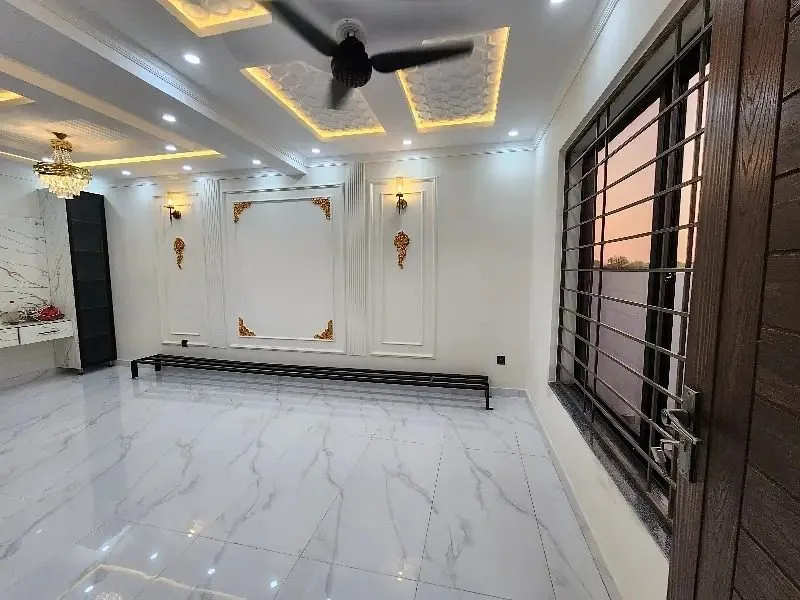 Brand New 5 Marla House for Sale Prime And Desirable Location Bahria Nasheman Lahore — photo 2