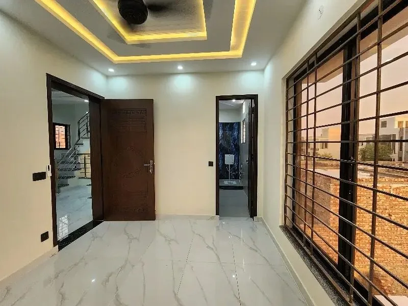 Brand New 5 Marla House for Sale Prime And Desirable Location Bahria Nasheman Lahore — photo 6